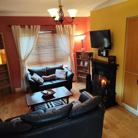 Semesterbostad Cozy House, Castlebar Town, Near To Westport, Achill & Clifden