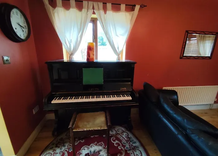 Semesterbostad Cozy House, Castlebar Town, Near To Westport, Achill & Clifden *