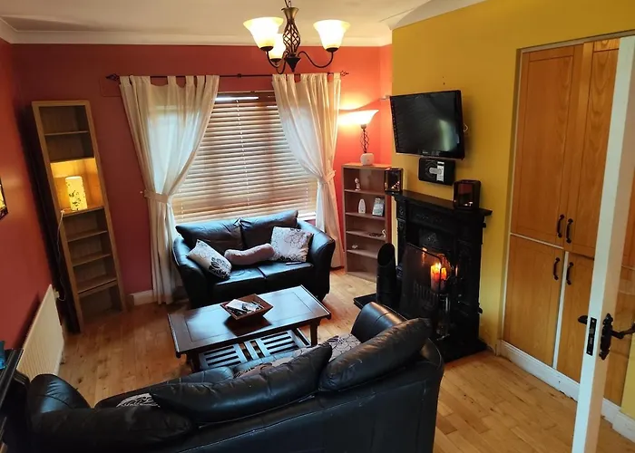 Semesterbostad Cozy House, Castlebar Town, Near To Westport, Achill & Clifden